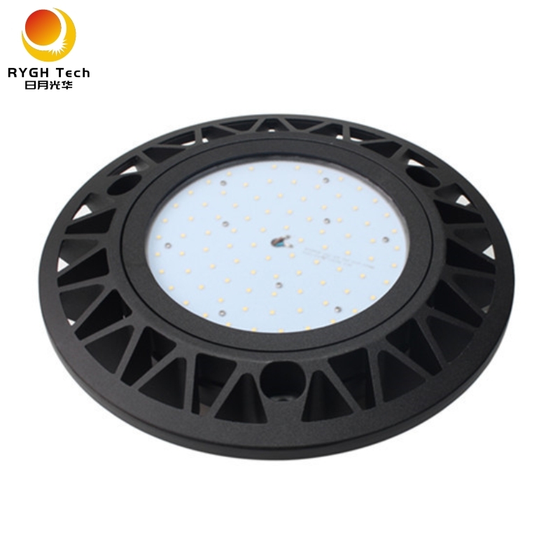 A LED Garden light7 lighted lamp post